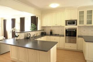 Family home in Prime location Melbourne - 5