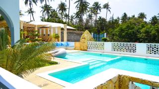 Luxury Stay Close to Temple Point - 2