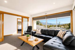 The Residential Retreat-Sleeps 15-Close to Shops - 6
