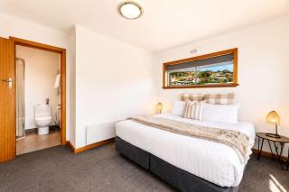 The Residential Retreat-Sleeps 15-Close to Shops - 7