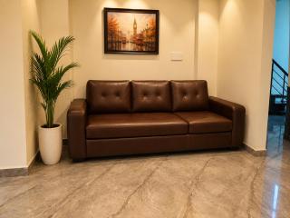 Hotel Blue Horizon Corporate Stay Sec-144 Near 142-143 Metro - 1