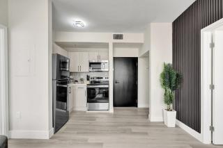 Prime South Beach Condo Block from the Ocean 406 - 1