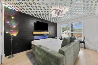 Music Themed BNB Disco Lights Fire Pit Lounge - 7