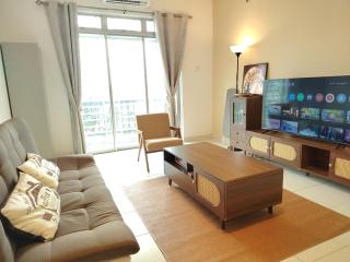 Maison Inn - Affordable Sleeps 6 to 13 near Tebrau AEON & Toppen - Johor Bahru - 3