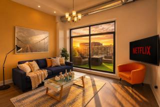 Luxury 3BR Spacious Suite Sleeps 8 Guests with Patio, Skyline View, Optional Parking and Gym Access Near McCormick Place and Lakefront - 9