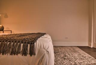 Luxury 3BR Spacious Suite Sleeps 8 Guests with Patio, Skyline View, Optional Parking and Gym Access Near McCormick Place and Lakefront - 2