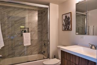 Luxury 3BR Spacious Suite Sleeps 8 Guests with Patio, Skyline View, Optional Parking and Gym Access Near McCormick Place and Lakefront - 4