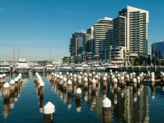 KozyGuru | Docklands | High Level Waterview | 1 Bed Apt | Vdo883 - 2