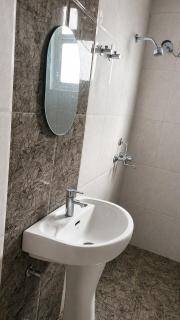 Beautiful Spacious Apartment near Lulu &Ekana - 3