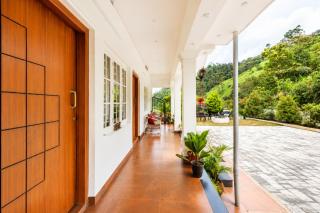 Titha 3BR Villa With Valley View Munnar By Homeyhuts - 1