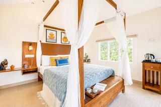 Titha 3BR Villa With Valley View Munnar By Homeyhuts - 7