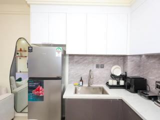 ValSI Stays Modern One Bedroom Apartment in Westlands Nairobi, City Views - 6