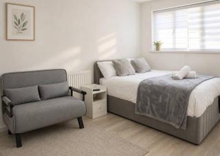 Whole Home Sleeps 8 in West Midlands - 8