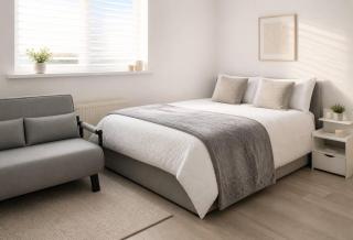 Whole Home Sleeps 8 in West Midlands - 4