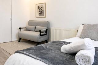 Whole Home Sleeps 8 in West Midlands - 2