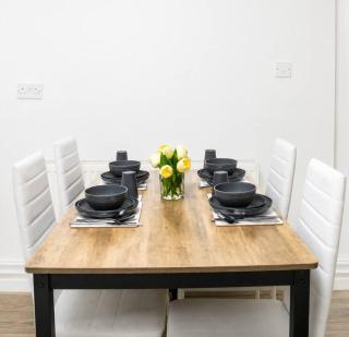 Whole Home Sleeps 8 in West Midlands - 1