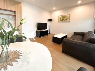 StayAU Convenient Apartment with Patio in Box Hill - 9
