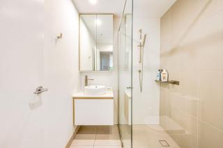 StayAU Convenient Apartment with Patio in Box Hill - 4