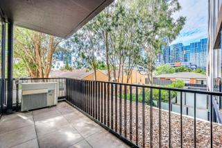 StayAU Convenient Apartment with Patio in Box Hill - 3