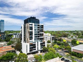 StayAU Convenient Apartment with Patio in Box Hill - 2