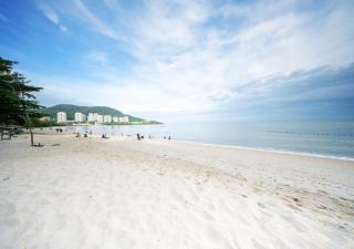 Tanjung Bungah Beachside Retreat at Rainbow Paradise - 3
