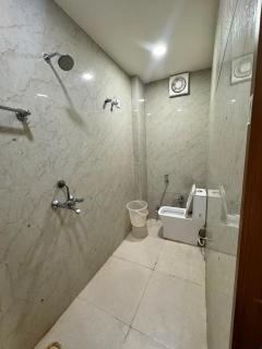 Hotel Shree Vrindavan Inn - 8