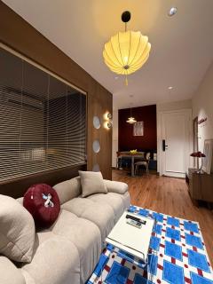 Mid-Century Modern Lakeview Apartment - 8