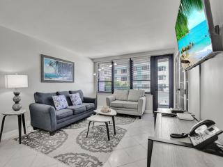 Cozy Beachfront 2 BDR Miami Beach Condo 406 - 1