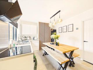 Ravens Lane - Spacious and Modern by Signature Stays - Sleeps 6 - 5