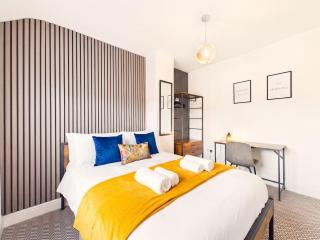 Ravens Lane - Spacious and Modern by Signature Stays - Sleeps 6 - 4