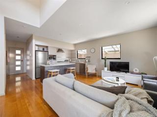 Jacaranda Lane - Sleek & Modern - Central - Margaret River - 6