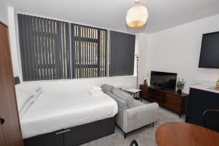 Modern Studio Apartment in Central Bradford - 4