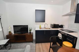 Modern Studio Apartment in Central Bradford - 3