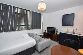 Modern Studio Apartment in Central Bradford - 2