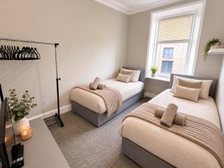 6 Bed, Free Parking, Fully Renovated Apartment - 5