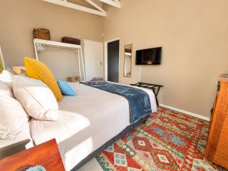 Calm Waters Guesthouse - 1