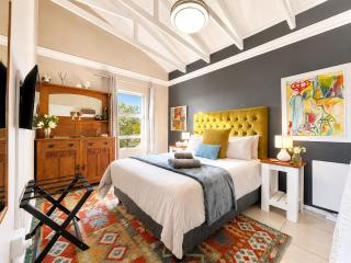 Calm Waters Guesthouse - 9
