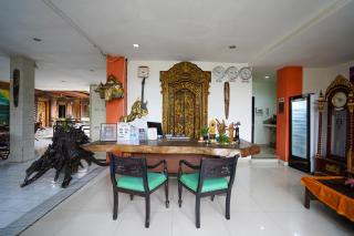Urbanview Hotel Grand Pudjawan near Kuta Beach - 8