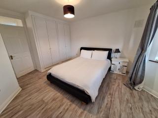 Spacious 4BR Waterford Home Sleeps 8 Parking - 5