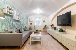 Charming & Stylish Apartment near Prague Castle & Metro - 2