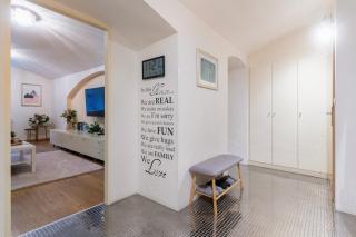 Charming & Stylish Apartment near Prague Castle & Metro - 1