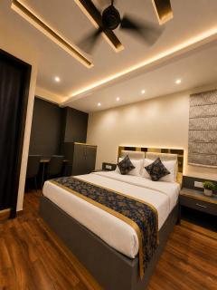 Hotel Crown Continental - 1 Minute From Gaffar Market Karol Bagh New Delhi - 1