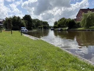 Haus direkt am Wasser mit Tretboot - 9