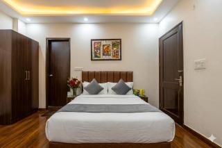 Hotel Mannat Green 2 Min Walk From Naraina Metro station - 1