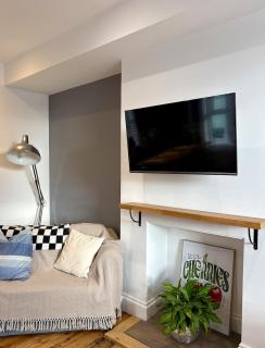 FRESH Flat in Leek, Staffordshire - 8