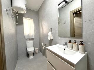 Spacious 3-Bedroom with Terrace Near Paceville & Beach - 2