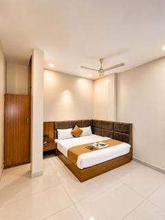 Hotel Grand Devkrishna Palace - 1
