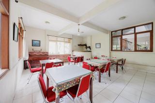 RedDoorz at Rudian Hotel by Oasis Cisarua - 5
