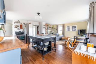 Hillcrest Cottage - Charming Cottage with hot tub and view! - 3