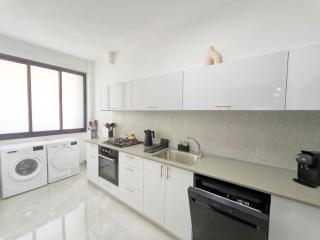 Infinity Urban Stay 4-Min Walk to the Beach & MAMAD - 8